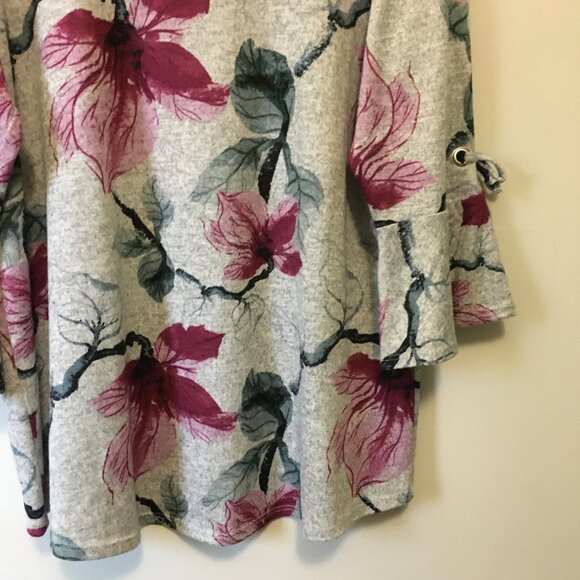 Canadian Clientele Bell Sleeve and Lace and Grommet Floral Sweater - Picture 7 of 16